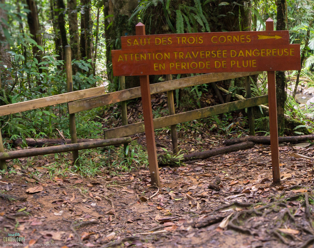 Cascade-saut-des-trois-cornes-panneau
